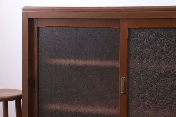 アンティーク家具　シンプルで可愛らしい収納棚