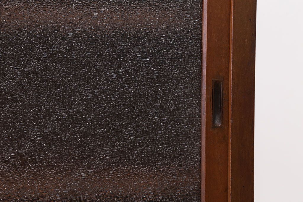 アンティーク家具　シンプルで可愛らしい収納棚