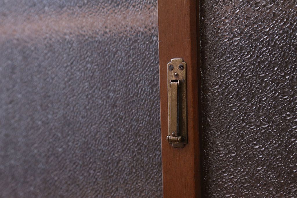 アンティーク家具　シンプルで可愛らしい収納棚