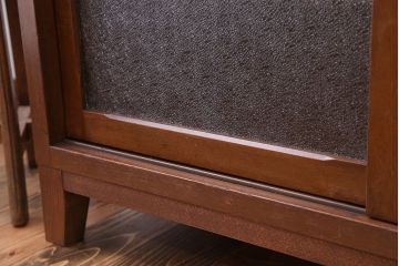 アンティーク家具　シンプルで可愛らしい収納棚