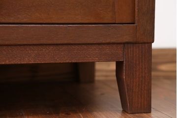 アンティーク家具　シンプルで可愛らしい収納棚