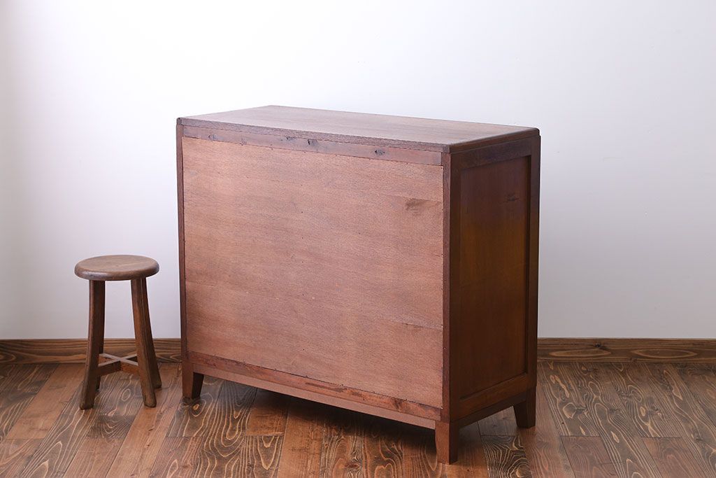 アンティーク家具　シンプルで可愛らしい収納棚