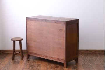 アンティーク家具　シンプルで可愛らしい収納棚