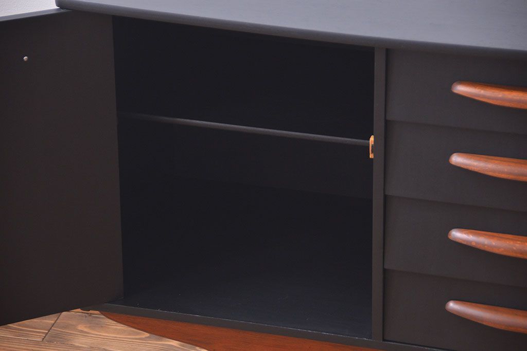 アンティーク家具　アンティークペイント　ミットセンチュリー　サイドボード