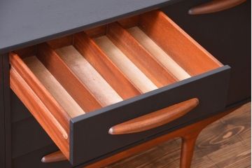 アンティーク家具　アンティークペイント　ミットセンチュリー　サイドボード