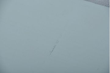 アンティーク家具　アンティークペイント　ガラス取っ手のおしゃれな脚付きローチェスト