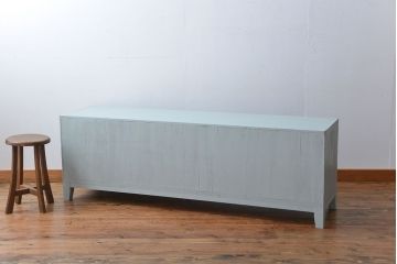 アンティーク家具　アンティークペイント　ガラス取っ手のおしゃれな脚付きローチェスト