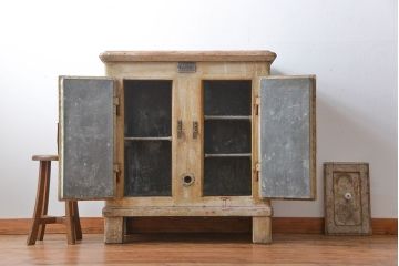 アンティーク雑貨　イギリスアンティーク　シャビーな冷蔵庫