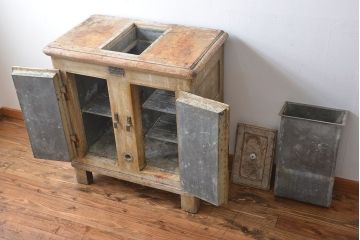 アンティーク雑貨　イギリスアンティーク　シャビーな冷蔵庫