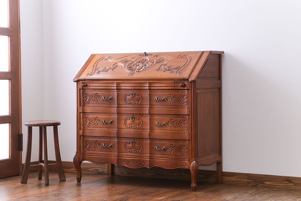 ヴィンテージ家具 フランスビンテージ 彫刻の美しいライティングビューロー