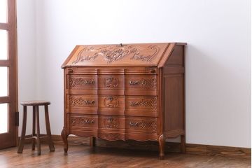 ヴィンテージ家具 フランスビンテージ 彫刻の美しいライティングビューロー