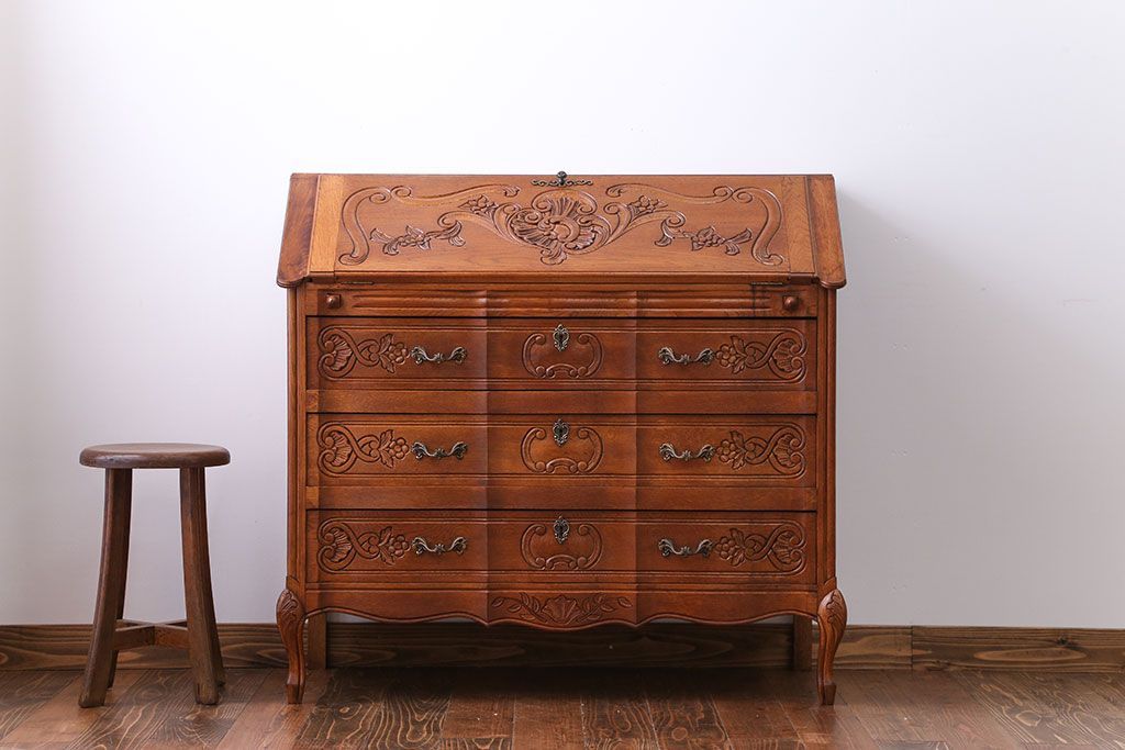 ヴィンテージ家具 フランスビンテージ 彫刻の美しいライティングビューロー