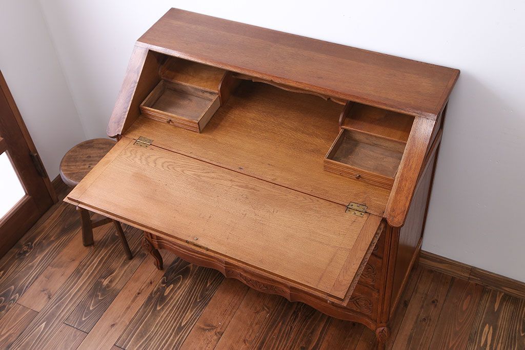 ヴィンテージ家具 フランスビンテージ 彫刻の美しいライティングビューロー