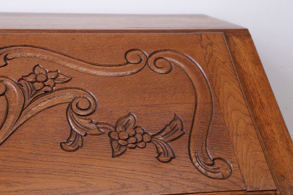 ヴィンテージ家具 フランスビンテージ 彫刻の美しいライティングビューロー