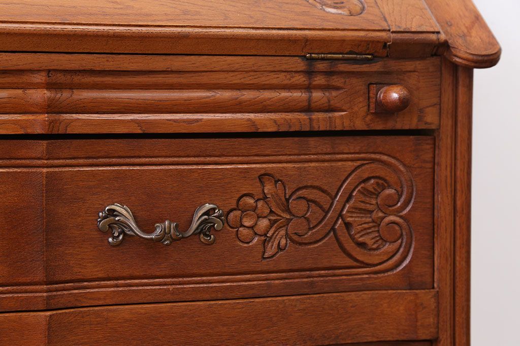 ヴィンテージ家具 フランスビンテージ 彫刻の美しいライティングビューロー