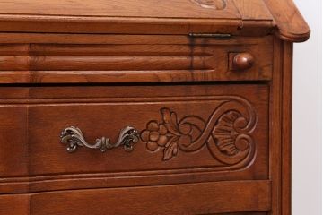 ヴィンテージ家具 フランスビンテージ 彫刻の美しいライティングビューロー