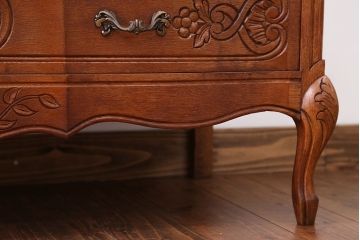 ヴィンテージ家具 フランスビンテージ 彫刻の美しいライティングビューロー