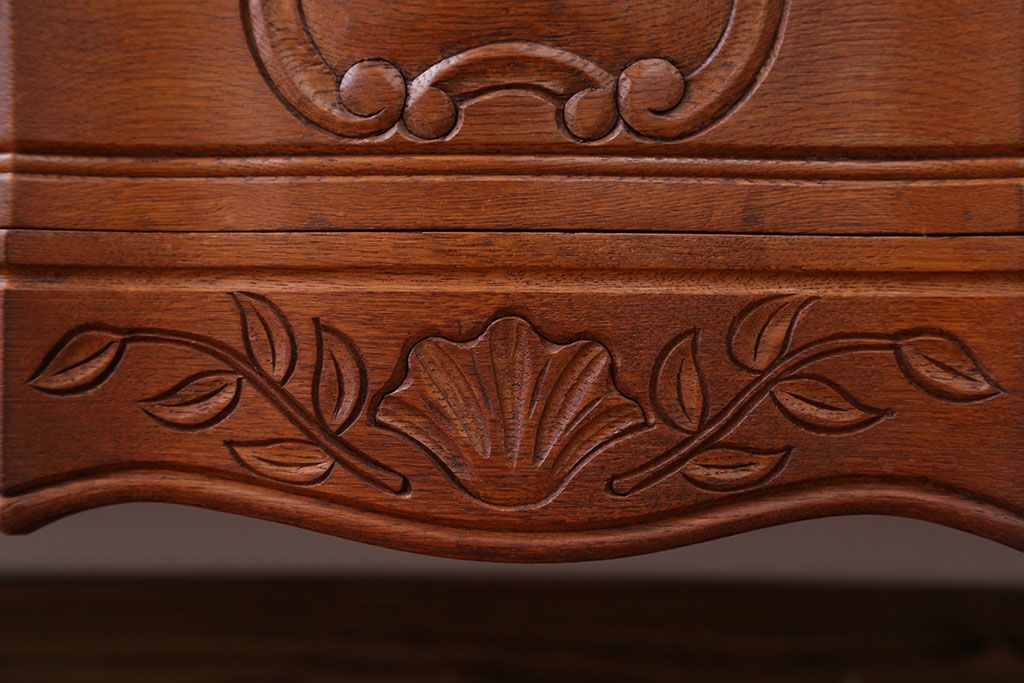 ヴィンテージ家具 フランスビンテージ 彫刻の美しいライティングビューロー