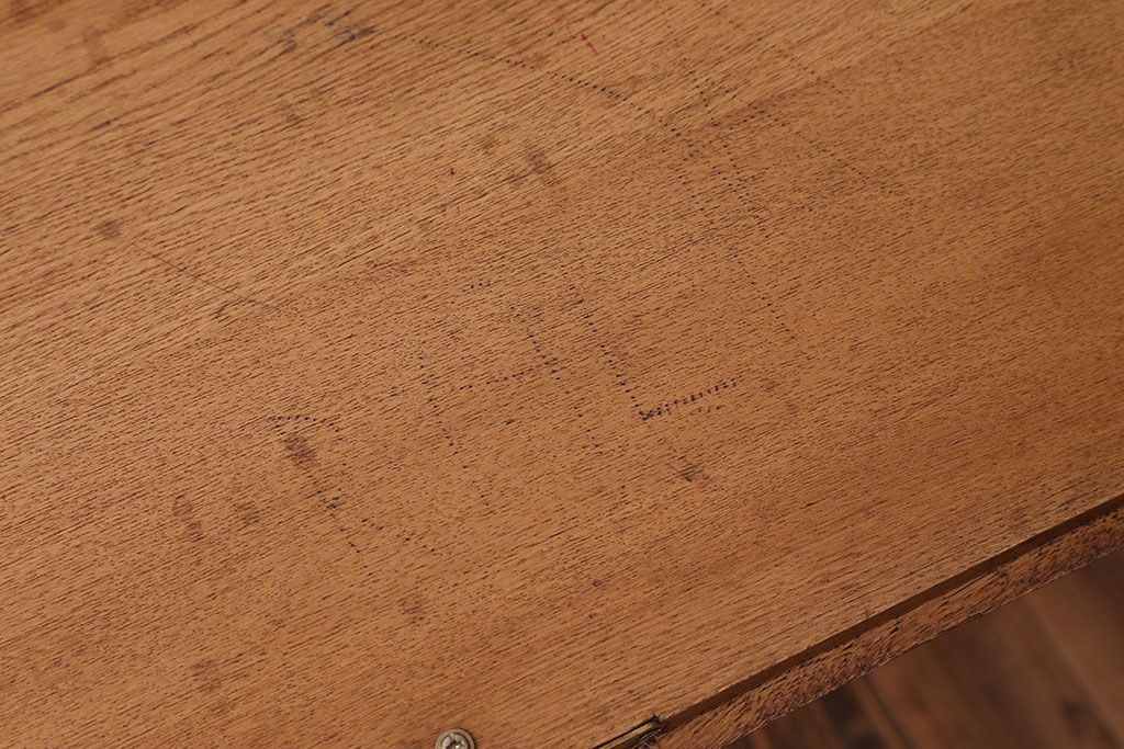 ヴィンテージ家具 フランスビンテージ 彫刻の美しいライティングビューロー