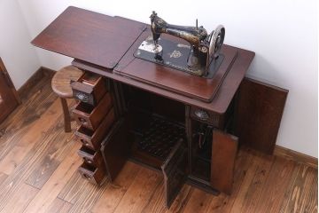 アンティーク家具　イギリスアンティーク　希少なエリザベスシンガーミシン