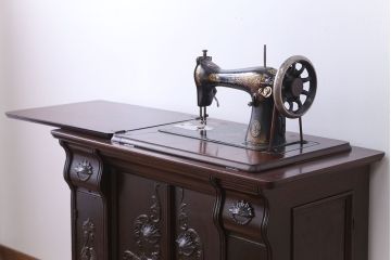 アンティーク家具　イギリスアンティーク　希少なエリザベスシンガーミシン