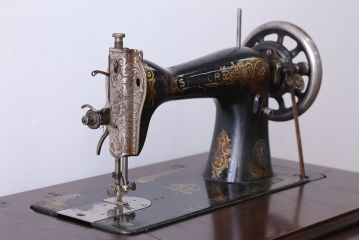 アンティーク家具　イギリスアンティーク　希少なエリザベスシンガーミシン