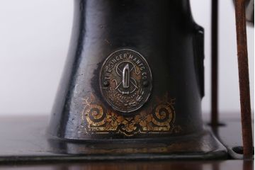 アンティーク家具　イギリスアンティーク　希少なエリザベスシンガーミシン