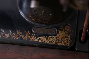 アンティーク家具　イギリスアンティーク　希少なエリザベスシンガーミシン