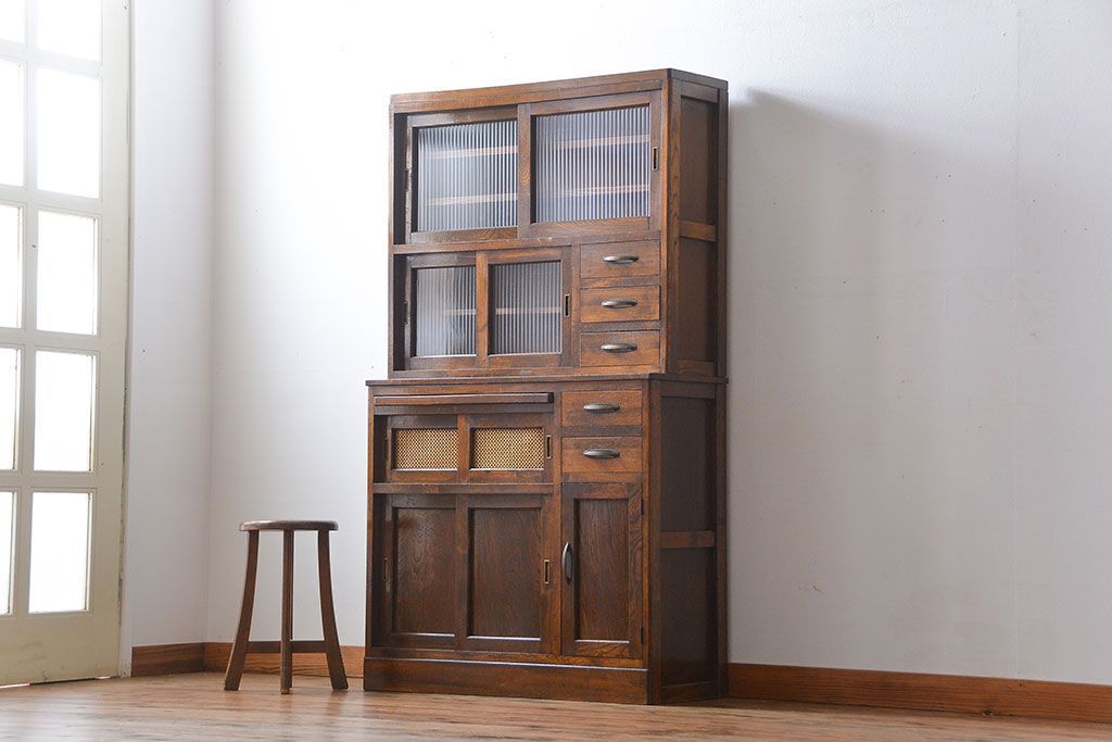 レトロ家具　昭和レトロ　味わい深い食器棚