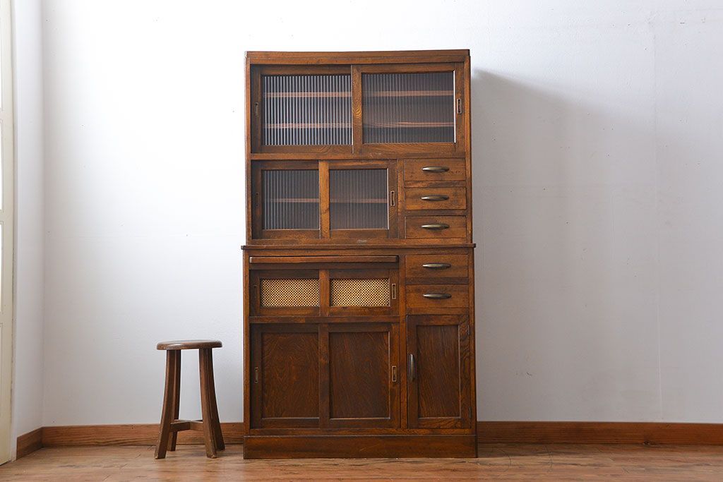 レトロ家具　昭和レトロ　味わい深い食器棚