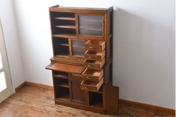 レトロ家具　昭和レトロ　味わい深い食器棚