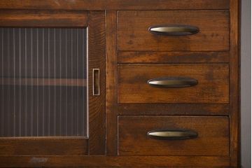 レトロ家具　昭和レトロ　味わい深い食器棚