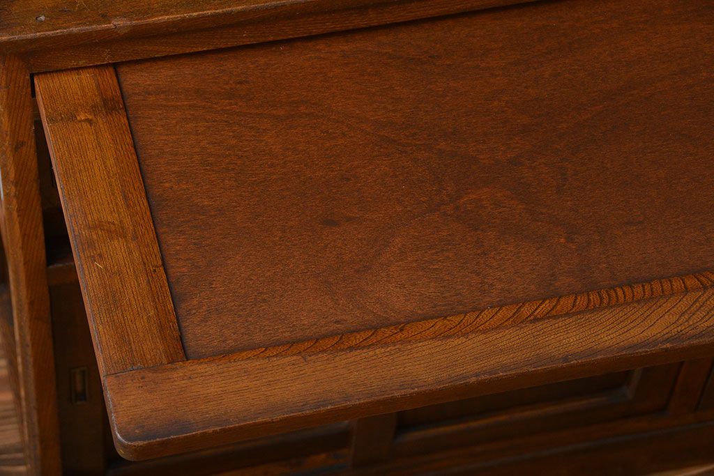 レトロ家具　昭和レトロ　味わい深い食器棚