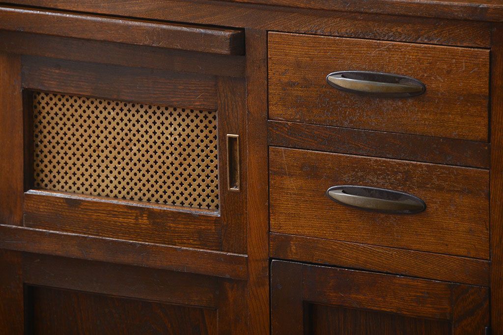 レトロ家具　昭和レトロ　味わい深い食器棚