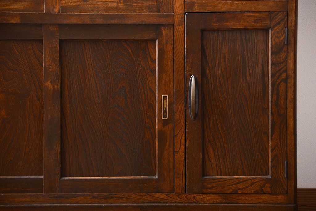 レトロ家具　昭和レトロ　味わい深い食器棚