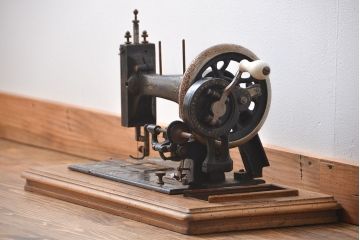 アンティーク雑貨　イギリスアンティーク　ジャンク 卓上ミシン