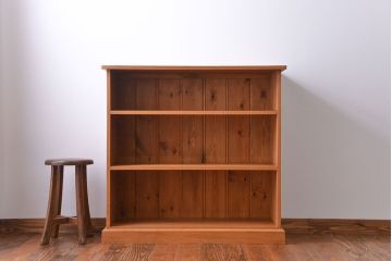 ヴィンテージ家具　イギリスビンテージ　パイン材　シンプルな3段ブックシェルフ