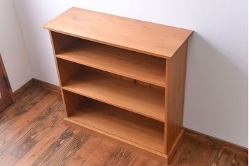 ヴィンテージ家具　イギリスビンテージ　パイン材　シンプルな3段ブックシェルフ