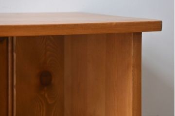 ヴィンテージ家具　イギリスビンテージ　パイン材　シンプルな3段ブックシェルフ
