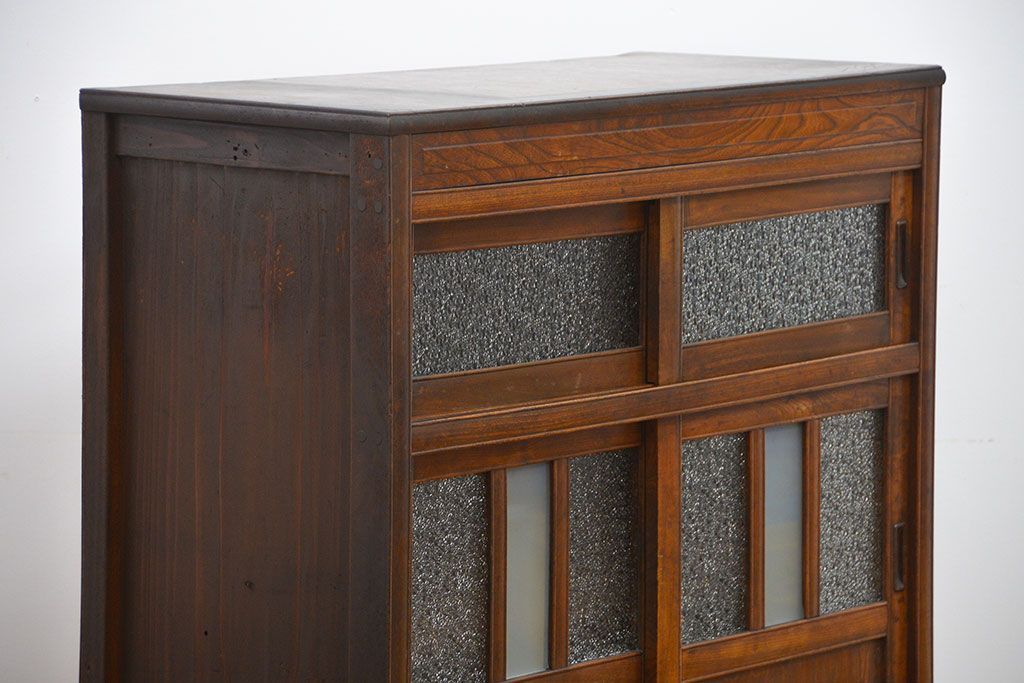 レトロ家具　昭和レトロ　ダイヤガラス入りカップボード