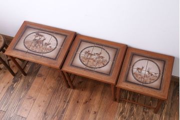 ヴィンテージ家具　天板タイル　北欧ビンテージ　バンビのネストテーブル