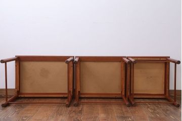 ヴィンテージ家具　天板タイル　北欧ビンテージ　バンビのネストテーブル