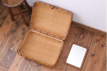 アンティーク雑貨　和製アンティーク　かわいいフォルムのバスケットトランク(おまけの鏡付き)