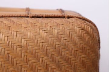 アンティーク雑貨　和製アンティーク　かわいいフォルムのバスケットトランク(おまけの鏡付き)