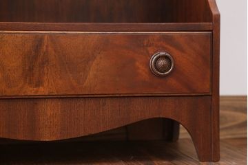 ヴィンテージ家具　イギリスビンテージ　マホガニー材　優雅な飾り棚