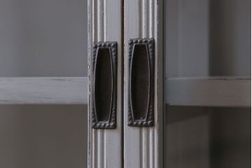 アンティーク家具　アンティークペイント　脚付き!薄型サイドキャビネット(サイドボード)