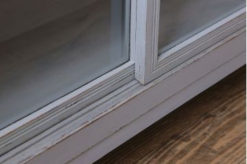 アンティーク家具　アンティークペイント　脚付き!薄型サイドキャビネット(サイドボード)