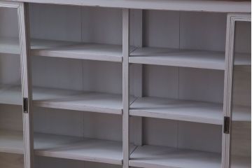 アンティーク家具　アンティークペイント　脚付き!薄型サイドキャビネット(サイドボード)