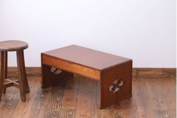 アンティーク家具　透かし彫りがかわいい小さな文机