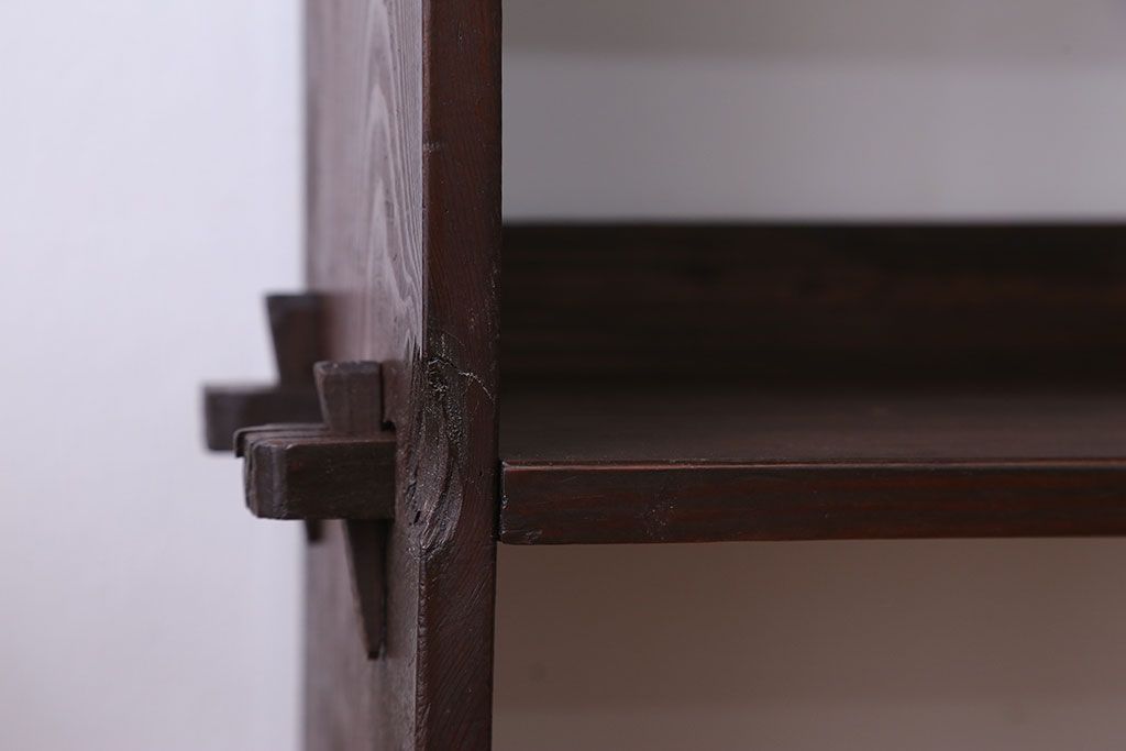 アンティーク家具　アンティーク　背の低い楔(くさび)式本棚